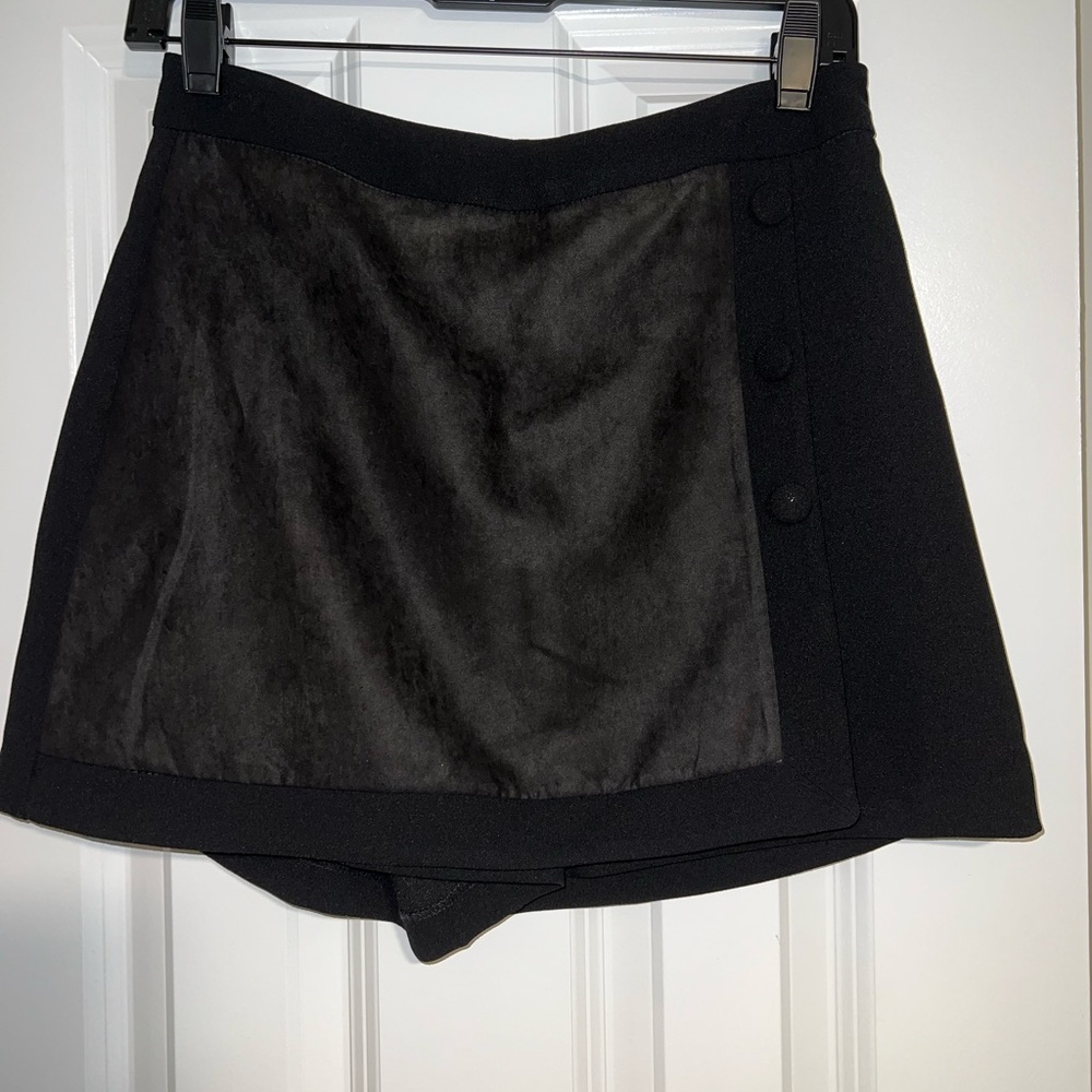 BCBGeneration Black Skort size 2